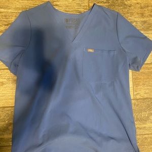 Ceil figs scrub top
